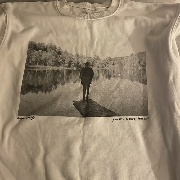 Taylor Swift Cowboy Like Me Sweatshirt - Picture 6 of 6